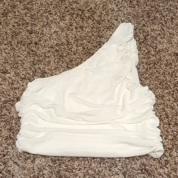 SHEIN white shiny satin ruched one shoulder crop top - Picture 4 of 6